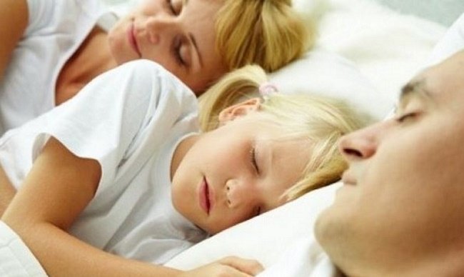 Κοιμάστε με το παιδί σας; Τι πρέπει να προσέξετε!